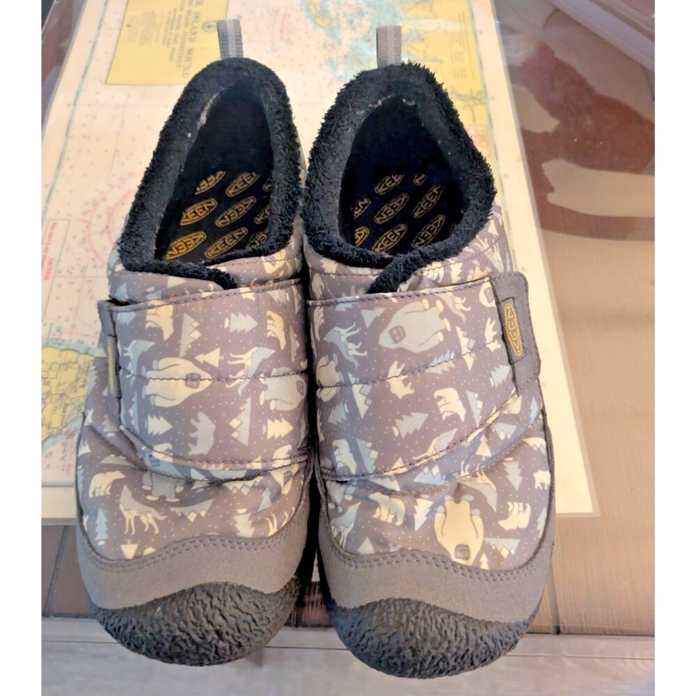 KEEN Slipper Moccasins Shoes Gray Bigfoot Yeti Pattern Fleece Lined Kids/Youth 5
